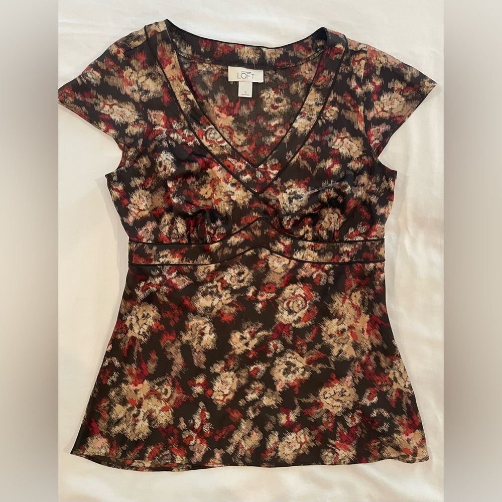 LOFT Short Sleeve Size 0 in brown, tan, red, cream color pattern.